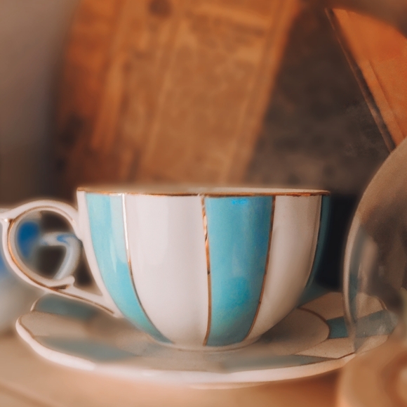 Meet your Posher, Tuesday - Picture 1 of 2